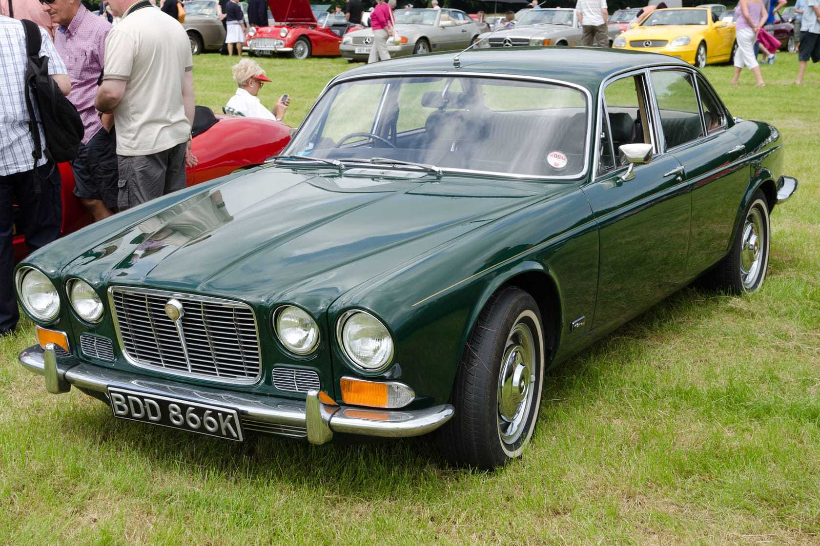 A dark green 1972 Jaguar XJ6 Series 1 at a classic car show, front three-quarter view, UK registration BDD 866K