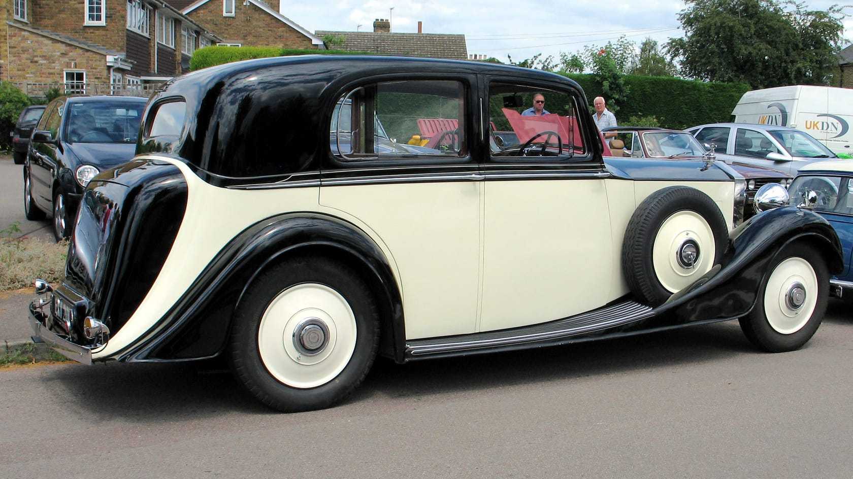 A black and cream Rolls-Royce Silver Wraith at a classic car show