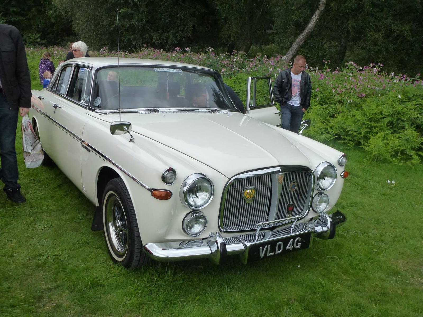 A cream 1969 Rover P5B coupe parked on grass at a classic vehicle gathering, front three-quarter view, UK registration VLD 4G