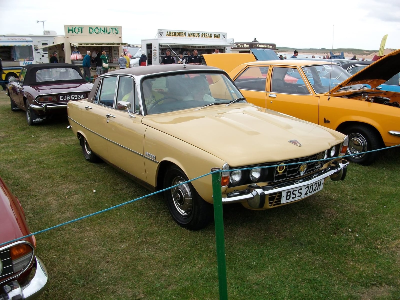 A cream 1974 Rover P6 3500 V8 automatic at a classic vehicle show, front three-quarter view, UK registration BSS 202M