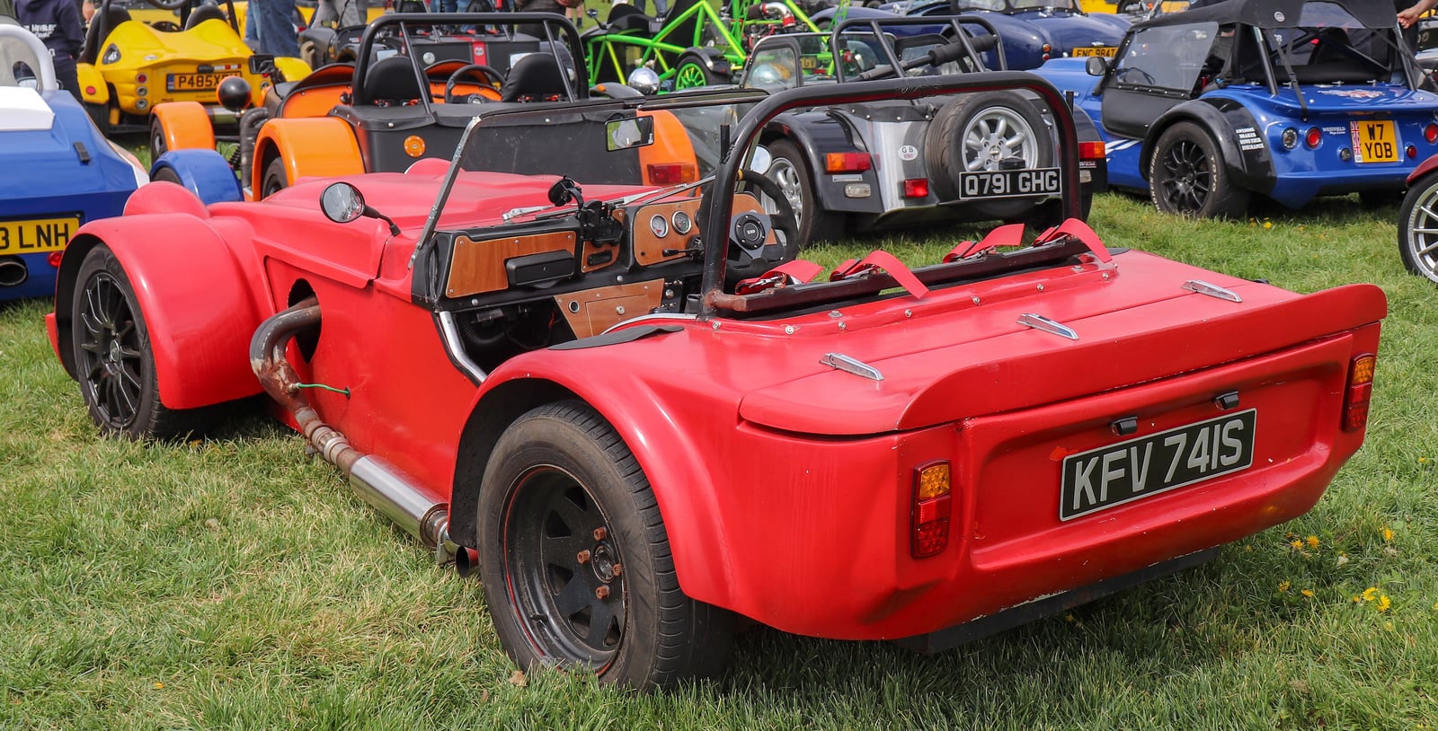 A red 1978 Dutton Phaeton cycle-winged roadster, rear view