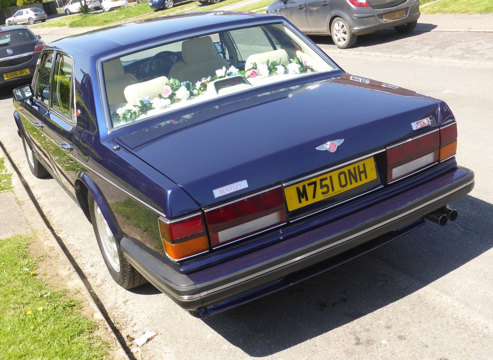 The rear view of a dark blue 1995 Bentley Turbo R with UK registration M751 ONH