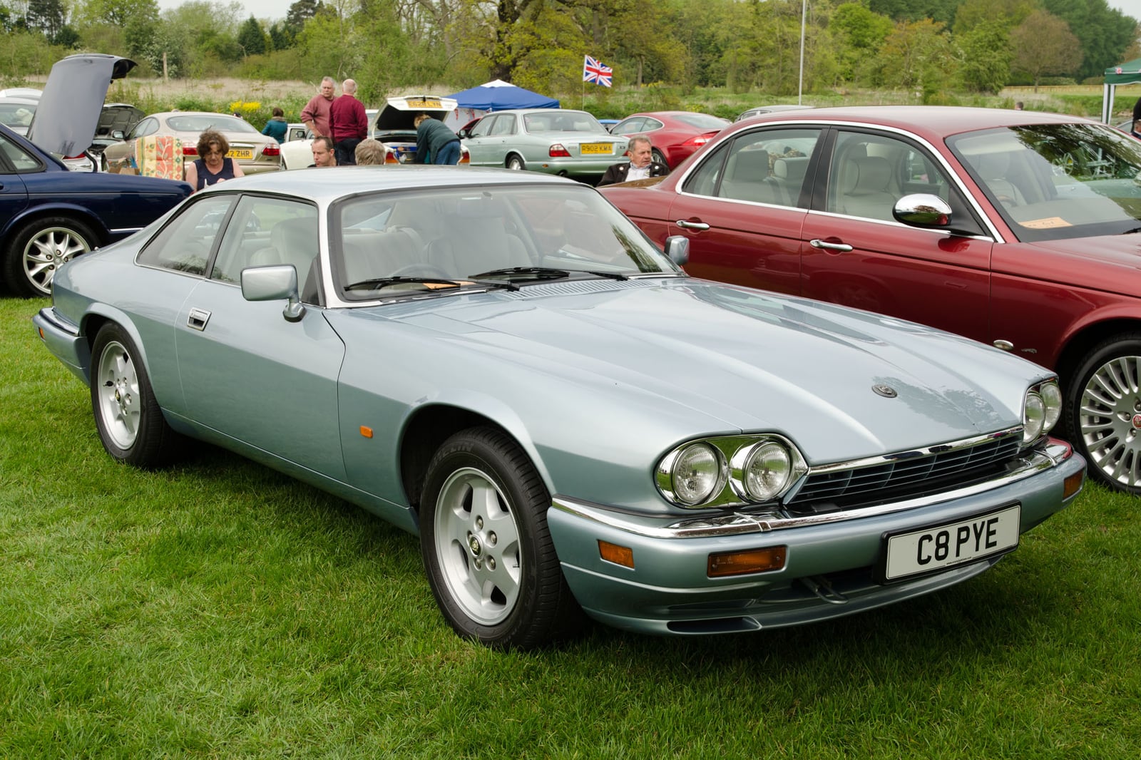 A pale green Jaguar XJS 4.0 coupe from 1995, front three-quarter view