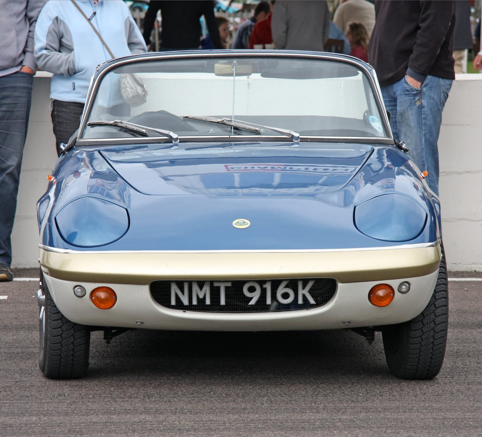 The front of a blue and gold Lotus Elan Sprint, UK registration NMT 916K