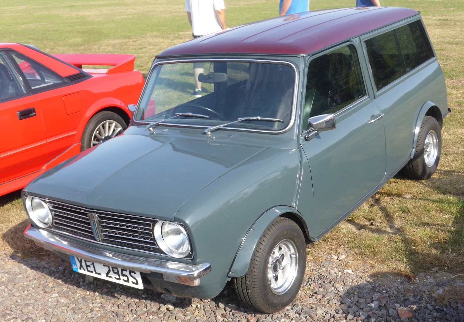 A grey Mini Clubman Estate with a red roof, front three-quarter view