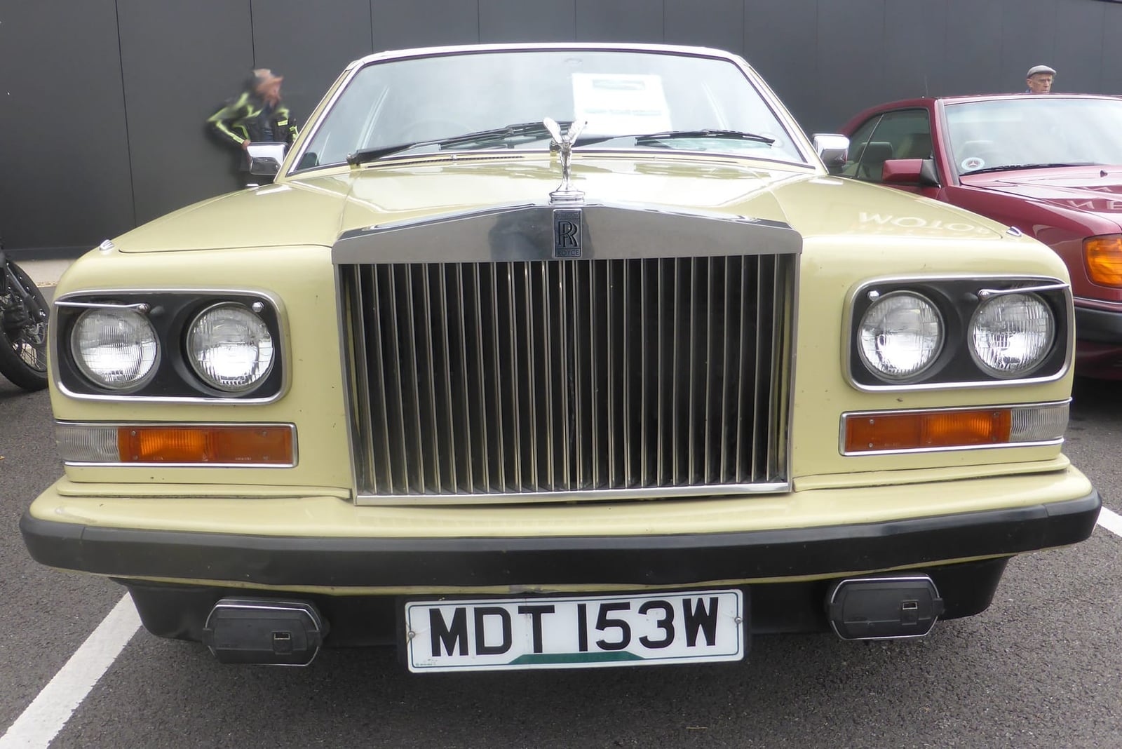 The front grille and headlamps of a cream Rolls-Royce Camargue with UK registration MDT 153W