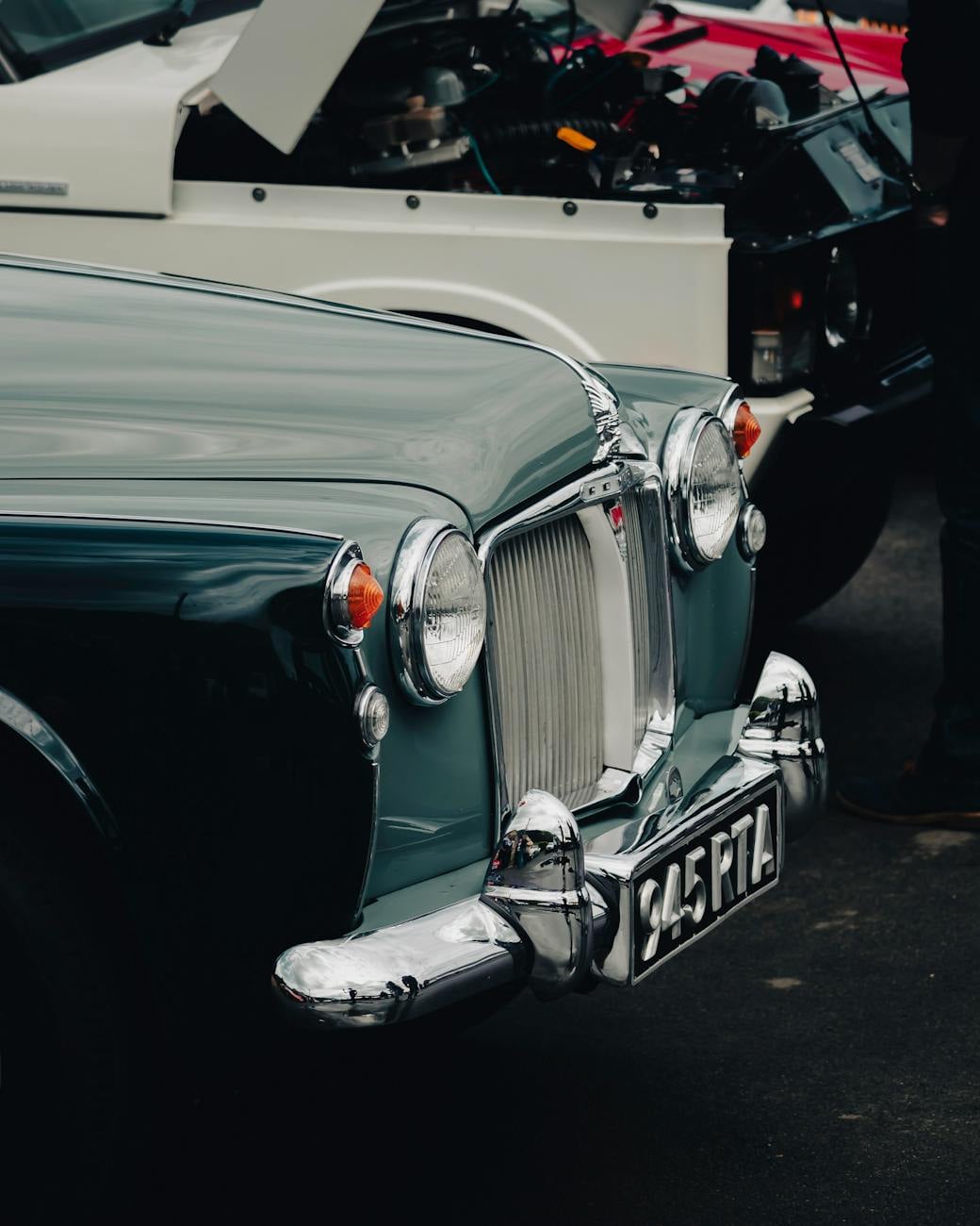 Close-up of a Rover P5 front grille and Viking badge