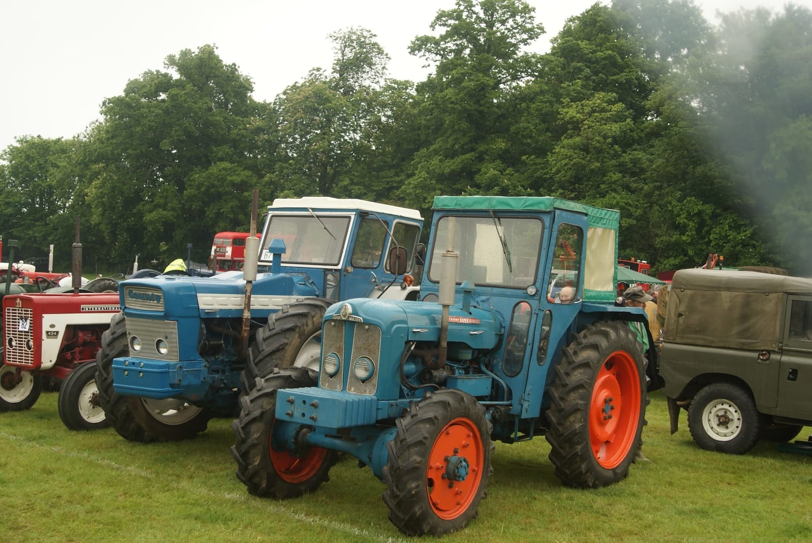 A Fordson Super Major and a four-wheel-drive Ford County 1124 at a steam and country show