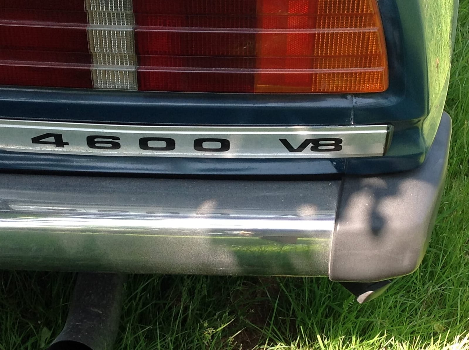 Close-up of the 4600 V8 badge and rear light cluster on the tail of a Rover SD1